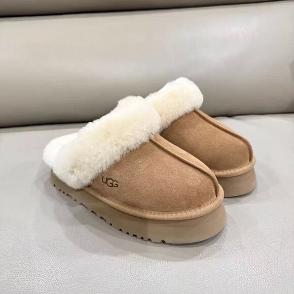 UGG Shoes - UGG classic snow boots